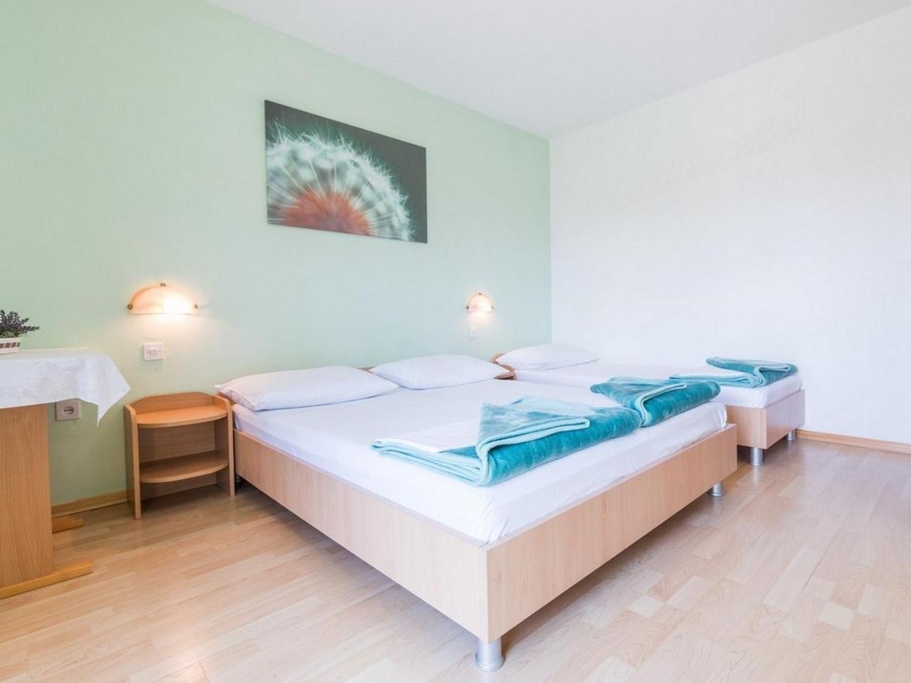 Apartment And Rooms Kristina Baska  Exterior photo
