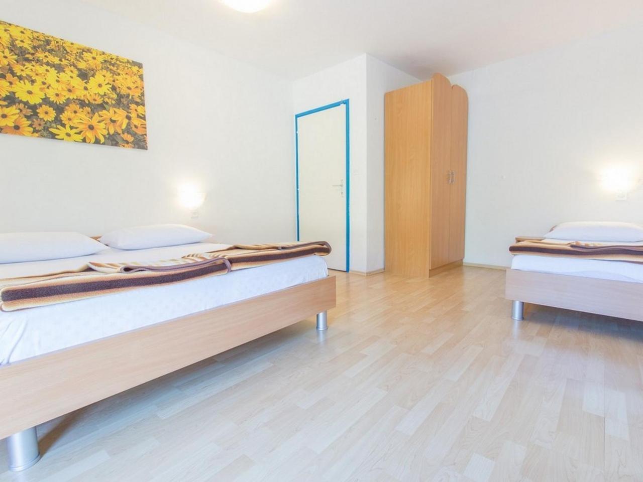 Apartment And Rooms Kristina Baska  Exterior photo