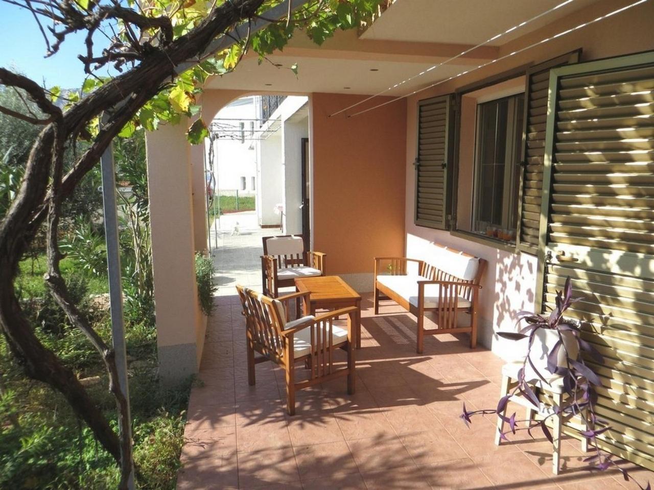 Apartment And Rooms Kristina Baska  Exterior photo